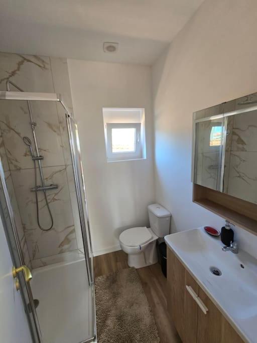 Casa Inteira 2 Quartos, 1 Wc لابروغ المظهر الخارجي الصورة